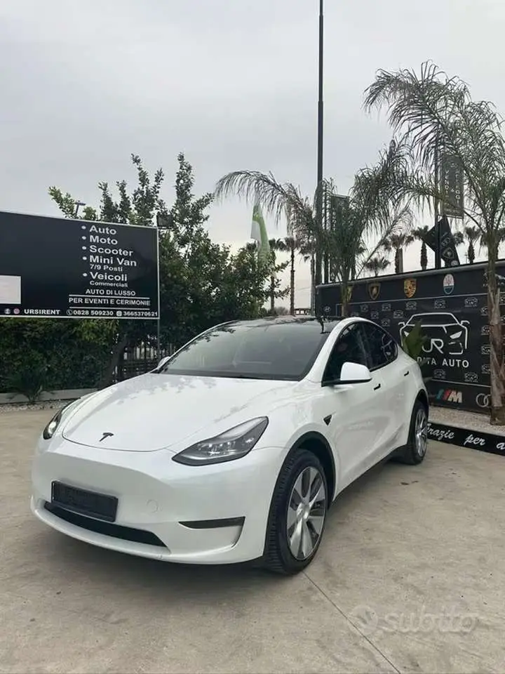 Photo 1 : Tesla Model Y 2023 Electric