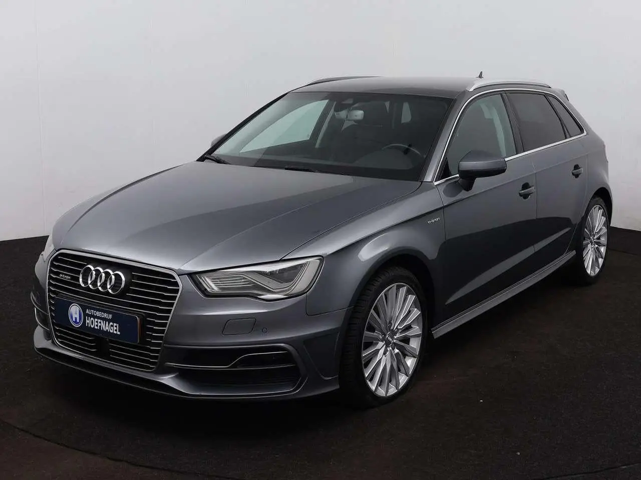 Photo 1 : Audi A3 2016 Hybride