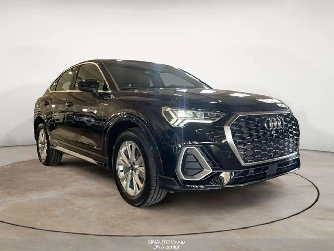 Photo 1 : Audi Q3 2024 Diesel