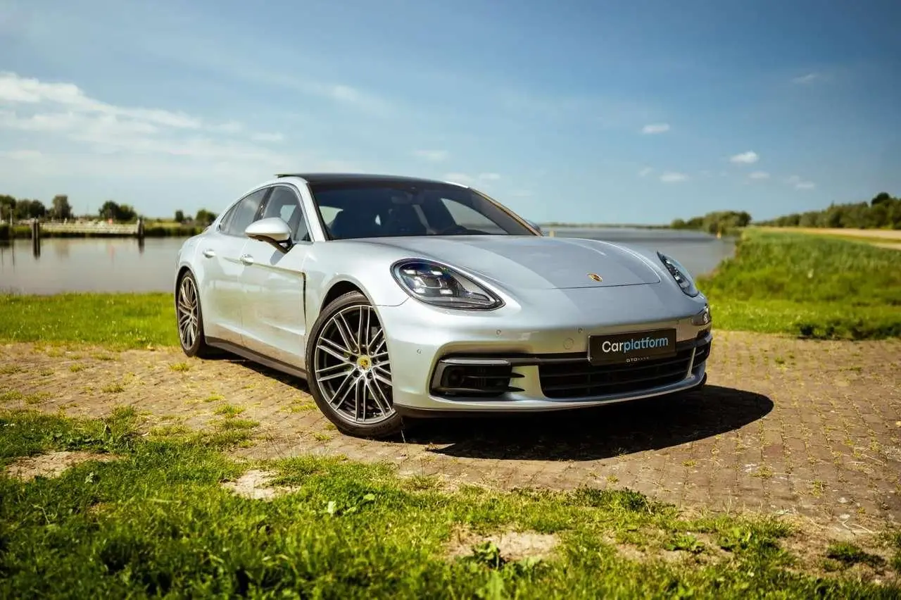 Photo 1 : Porsche Panamera 2016 Essence