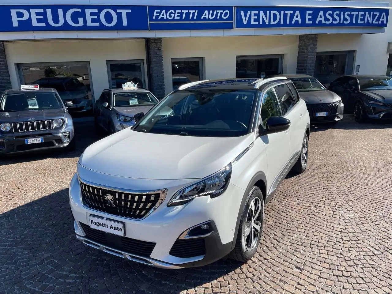 Photo 1 : Peugeot 5008 2020 Essence