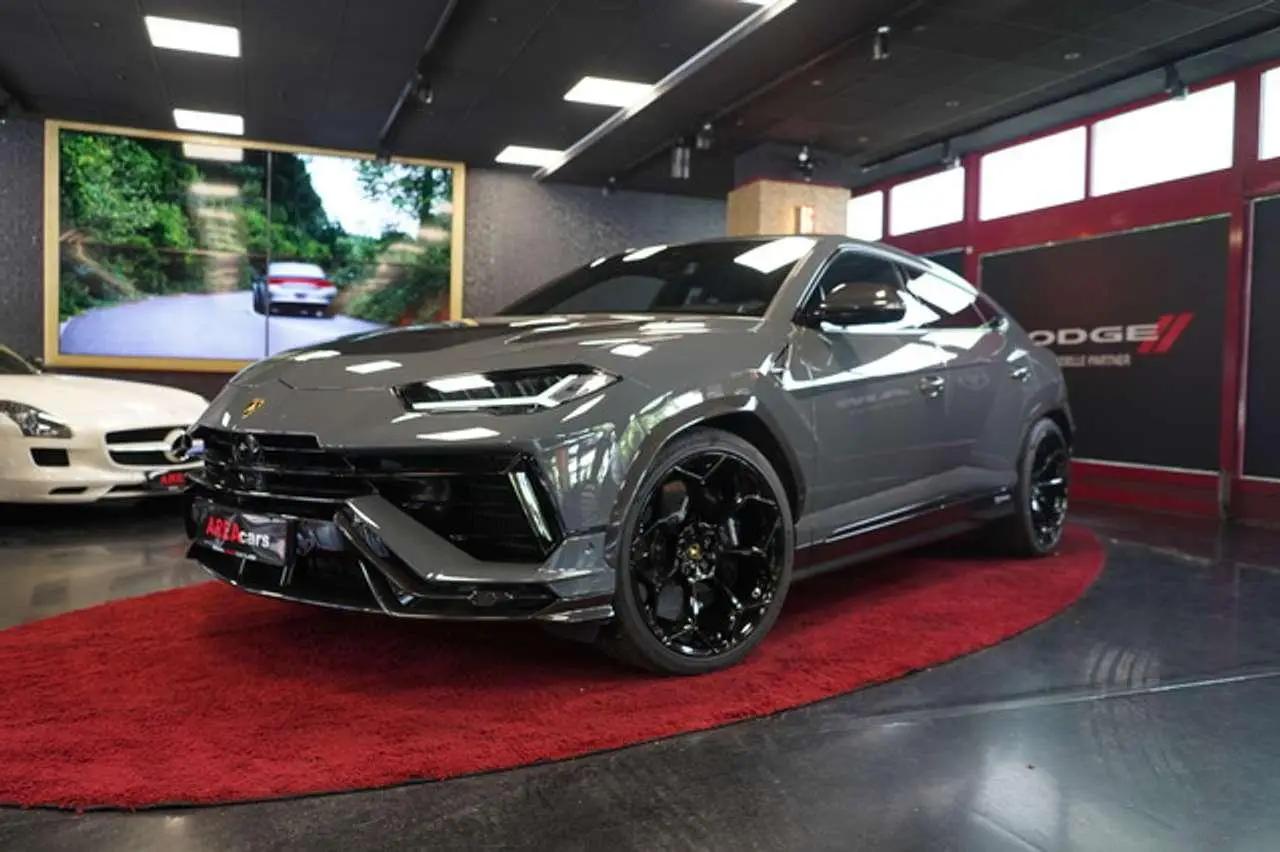 Photo 1 : Lamborghini Urus 2023 Petrol