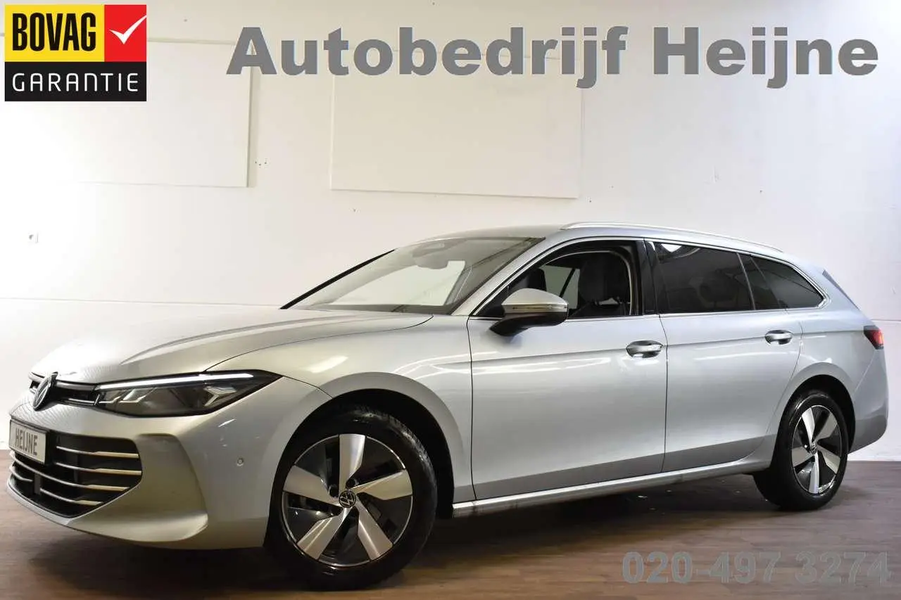 Photo 1 : Volkswagen Passat 2024 Hybrid