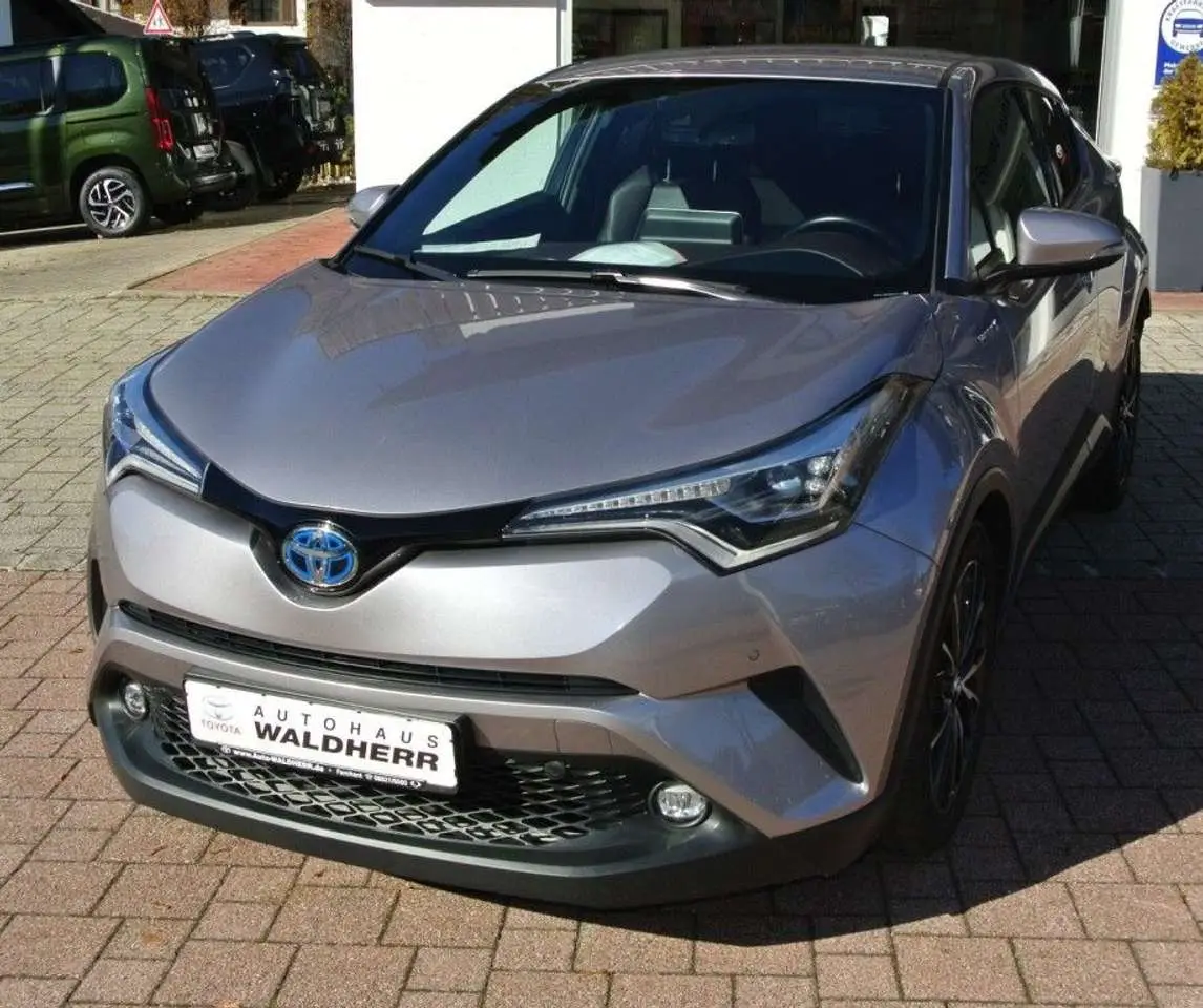 Photo 1 : Toyota C-hr 2017 Hybride