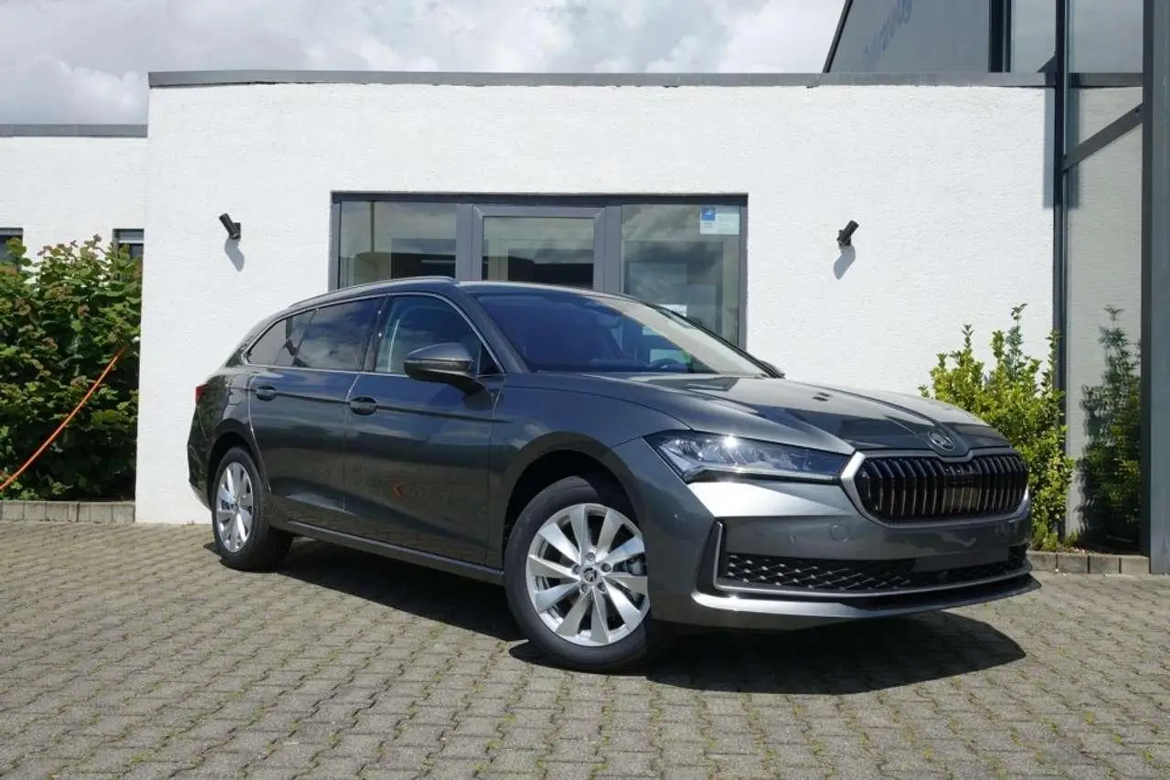 Photo 1 : Skoda Superb 2024 Petrol