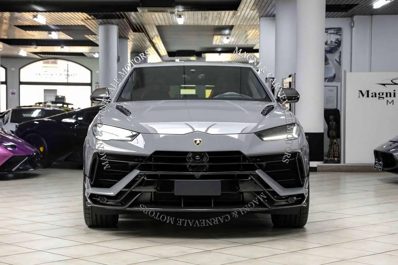 Photo 1 : Lamborghini Urus 2024 Essence