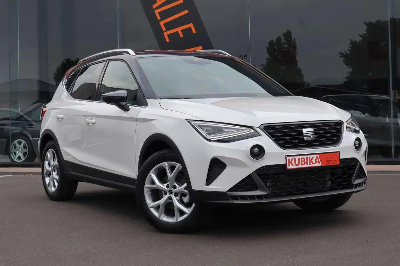 Photo 1 : Seat Arona 2024 Petrol