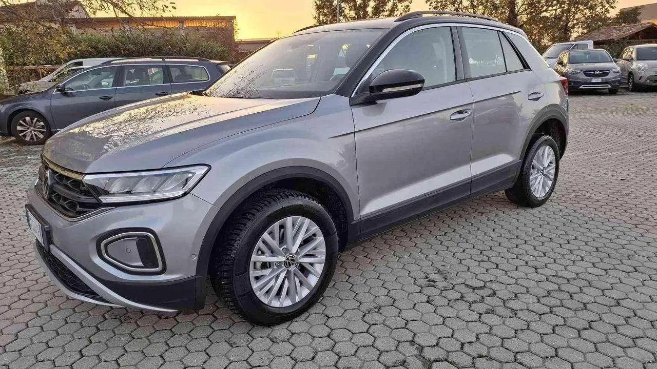 Photo 1 : Volkswagen T-roc 2023 Essence