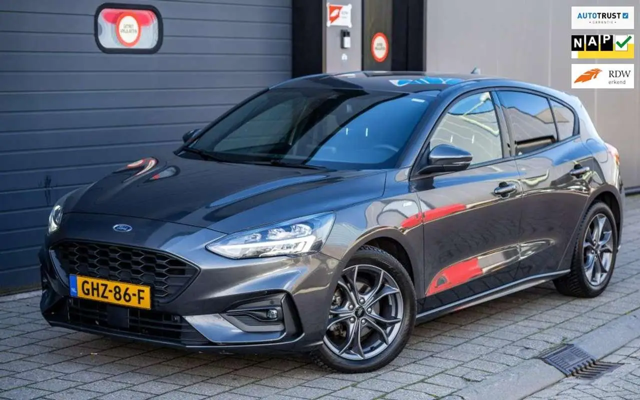 Photo 1 : Ford Focus 2022 Petrol