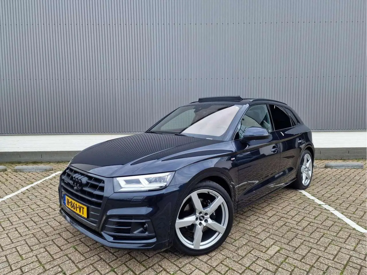 Photo 1 : Audi Q5 2017 Petrol