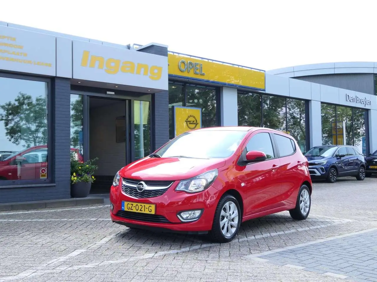 Photo 1 : Opel Karl 2015 Petrol