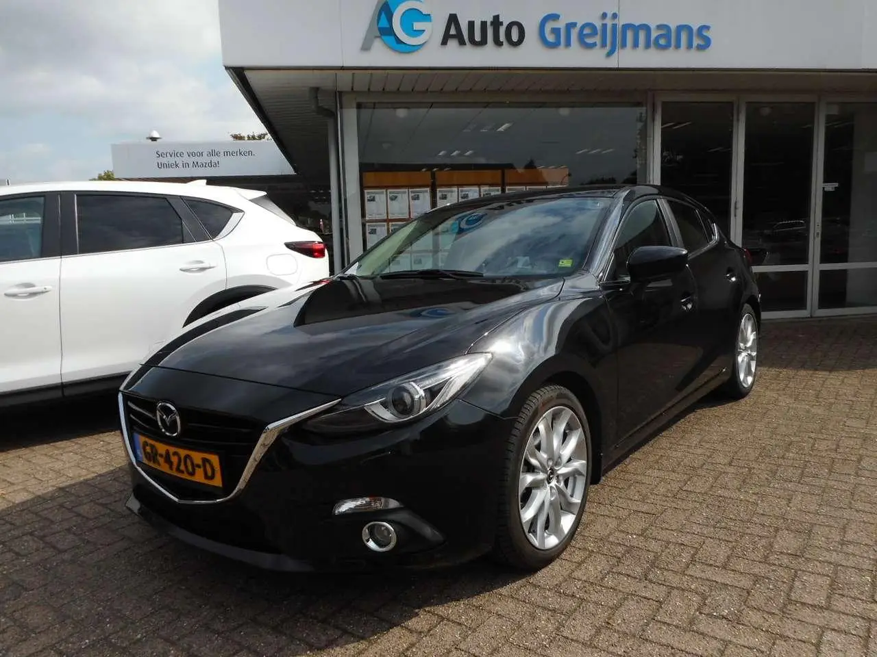 Photo 1 : Mazda 3 2015 Petrol