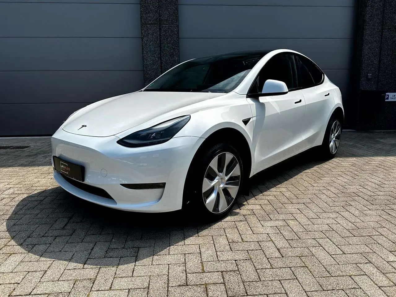 Photo 1 : Tesla Model Y 2023 Électrique