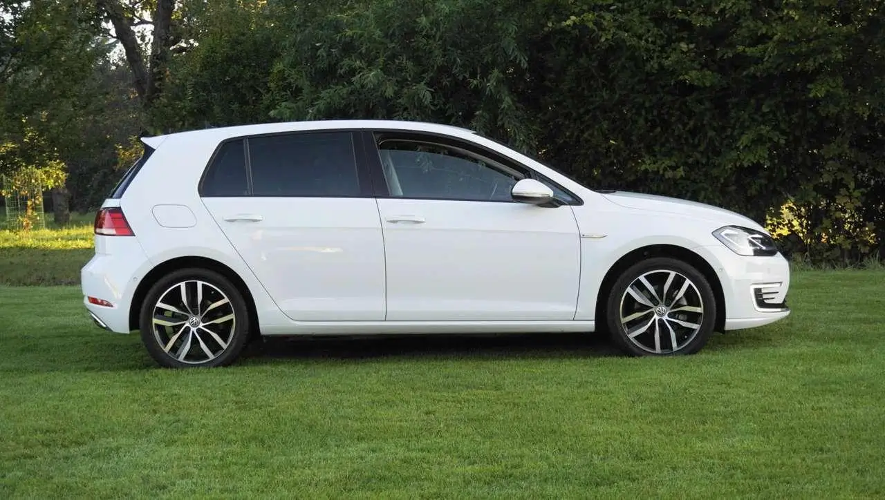 Photo 1 : Volkswagen Golf 2019 Électrique