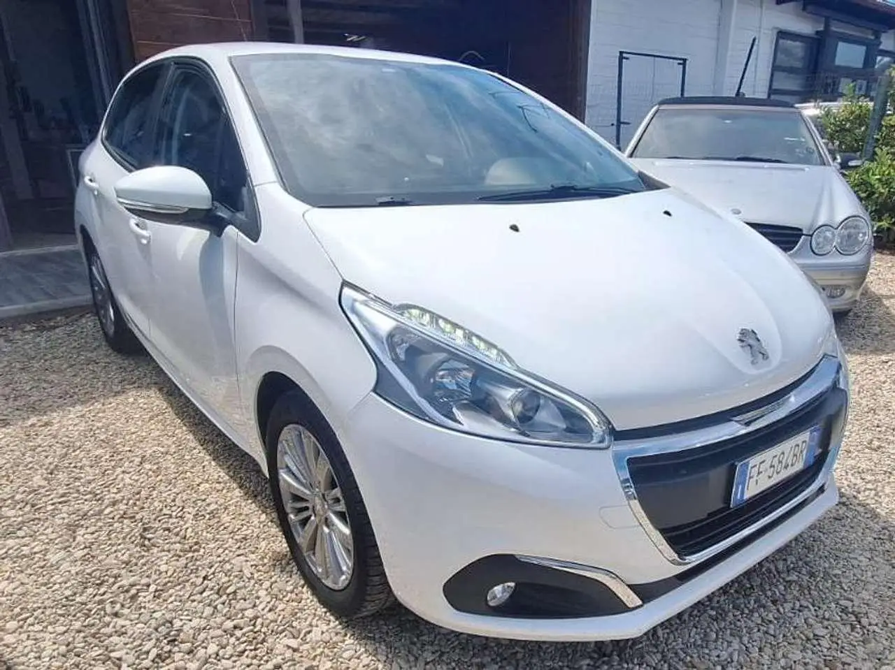 Photo 1 : Peugeot 208 2016 Petrol