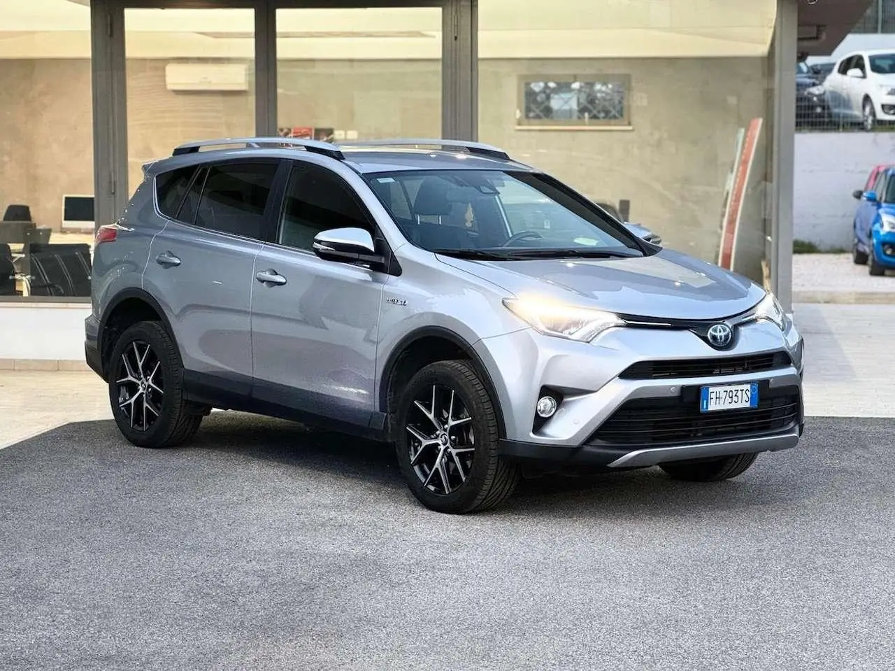 Photo 1 : Toyota Rav4 2017 Hybrid