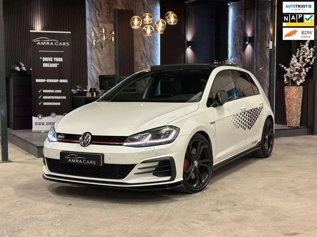 Photo 1 : Volkswagen Golf 2019 Essence