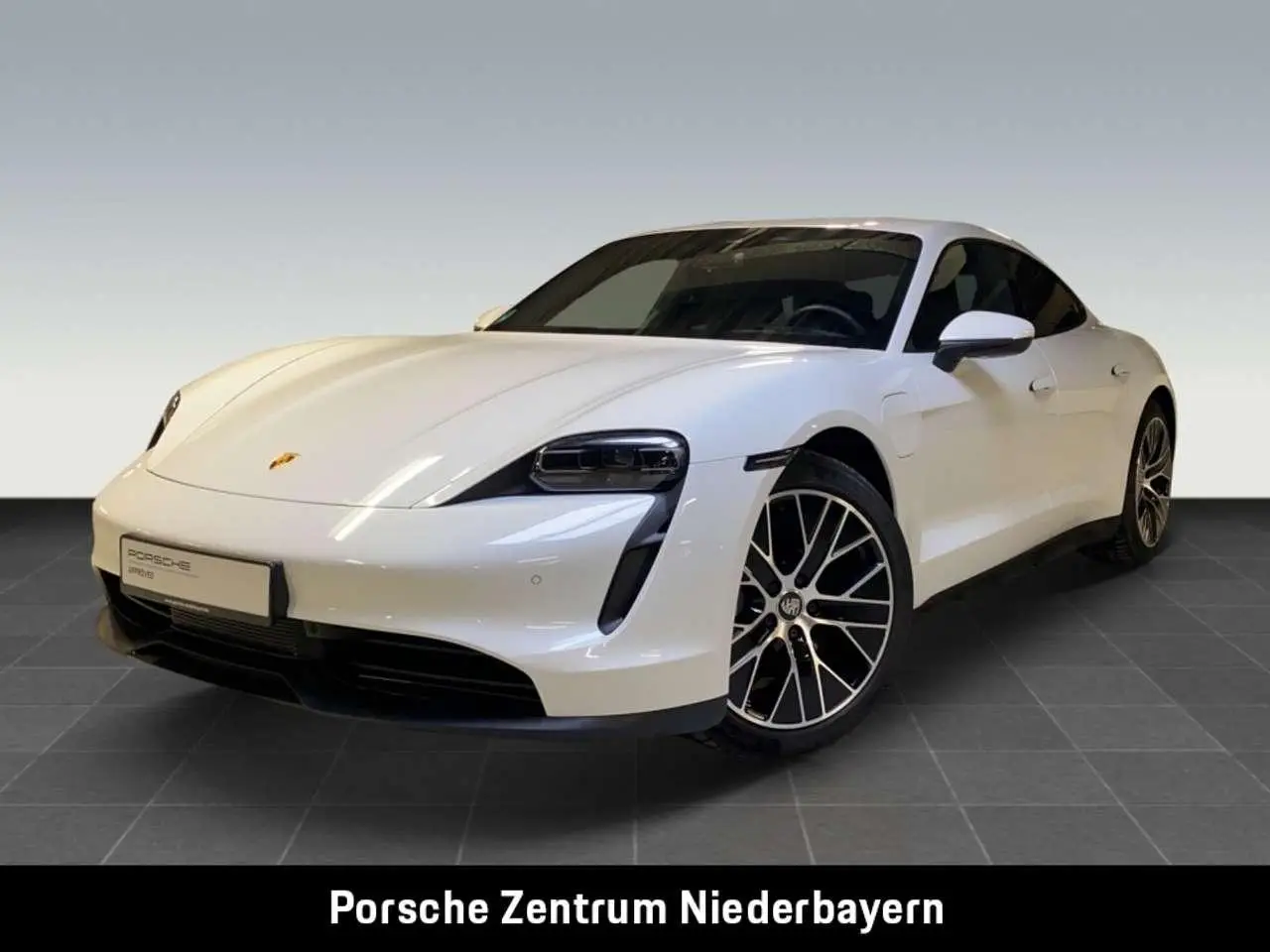 Photo 1 : Porsche Taycan 2021 Electric