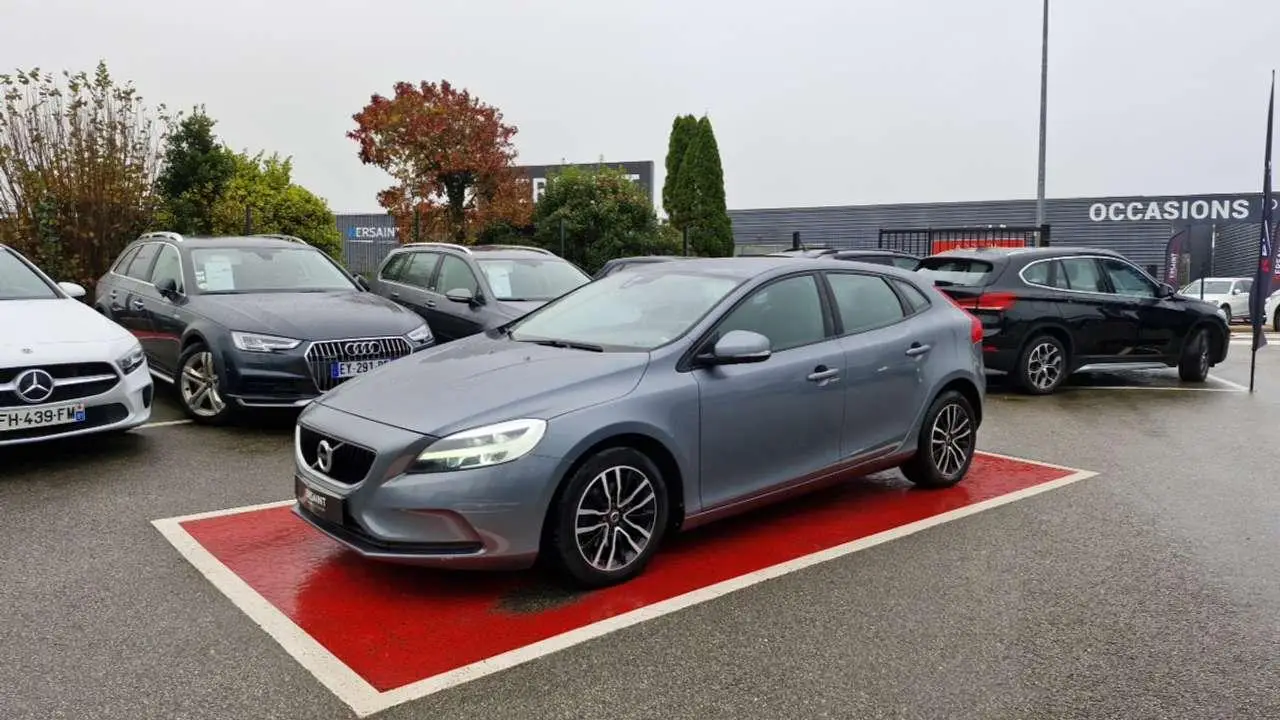 Photo 1 : Volvo V40 2018 Diesel