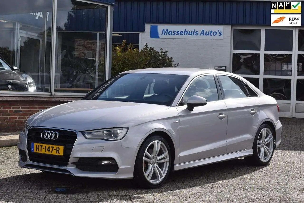 Photo 1 : Audi A3 2016 Petrol