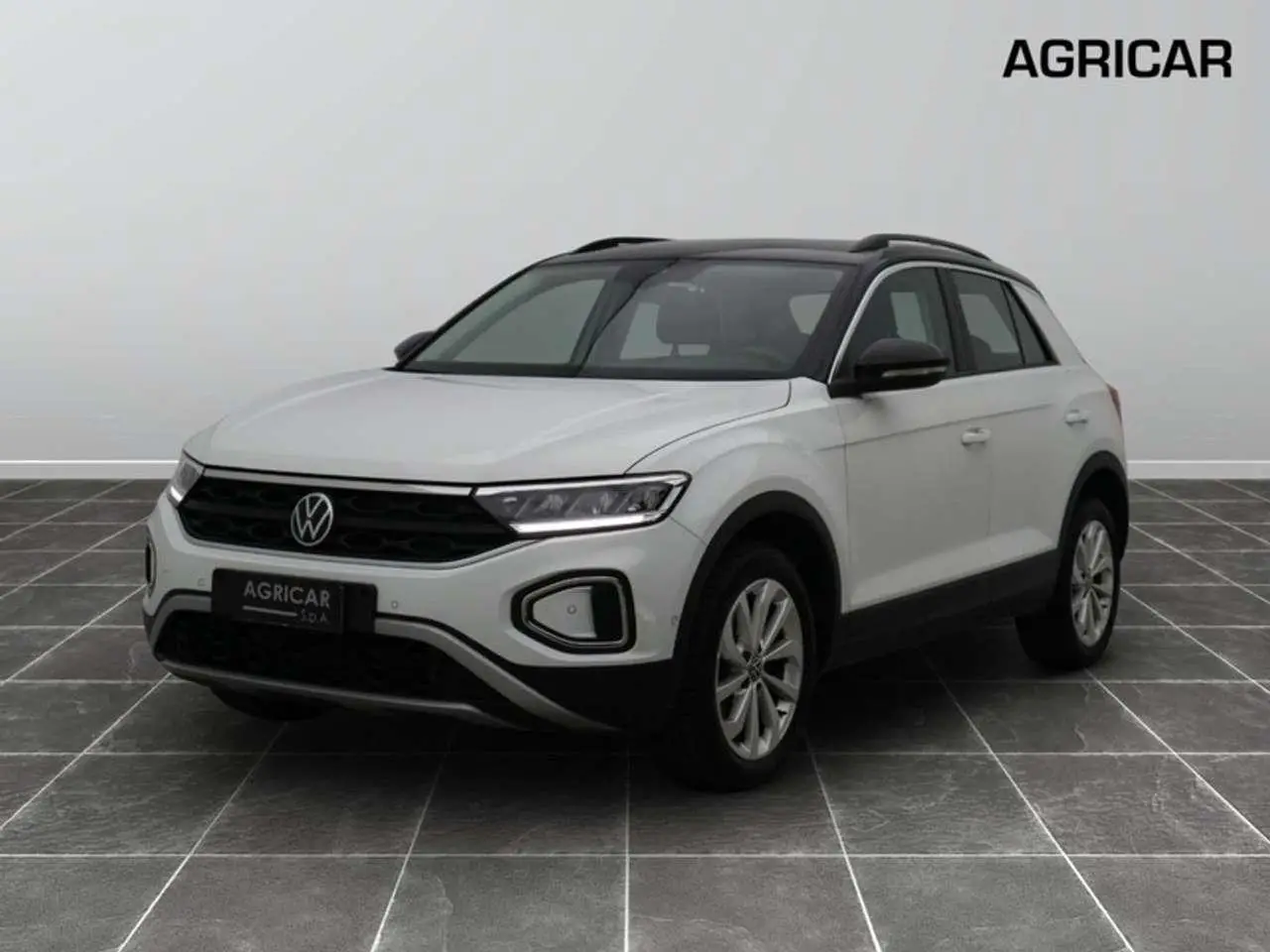 Photo 1 : Volkswagen T-roc 2022 Petrol