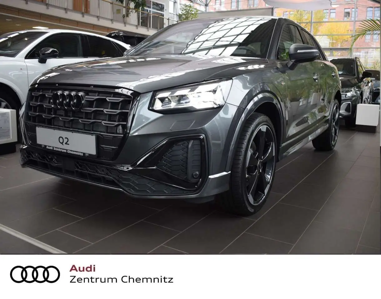 Photo 1 : Audi Q2 2024 Petrol