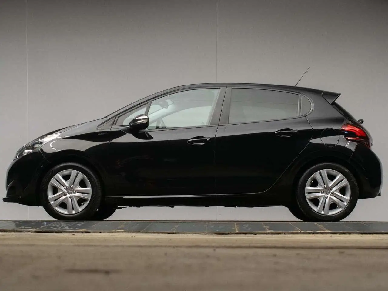 Photo 1 : Peugeot 208 2019 Petrol