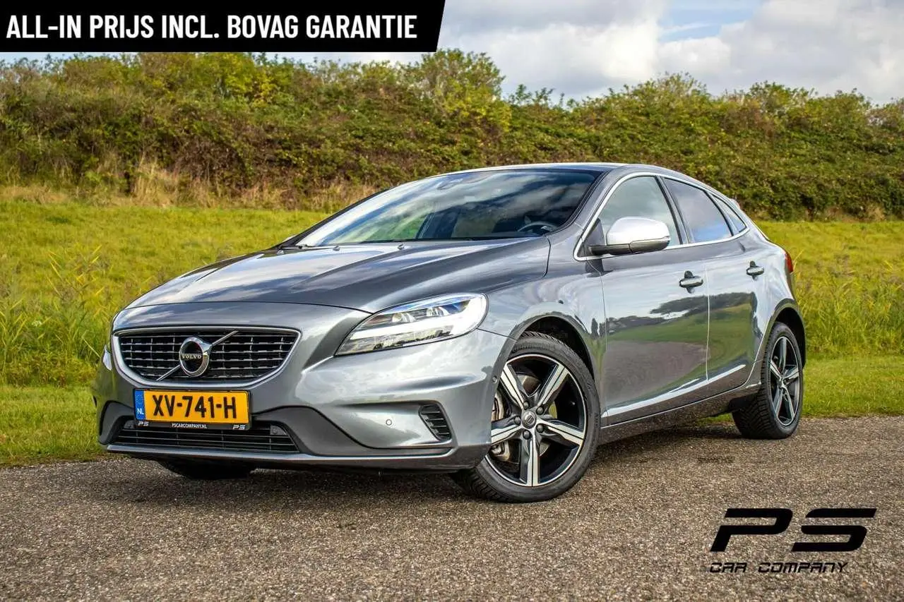 Photo 1 : Volvo V40 2019 Petrol