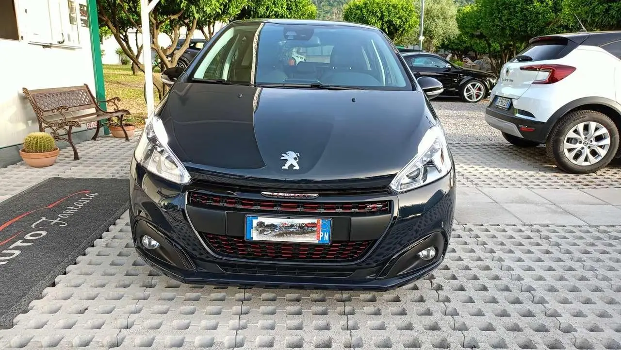 Photo 1 : Peugeot 208 2017 Petrol