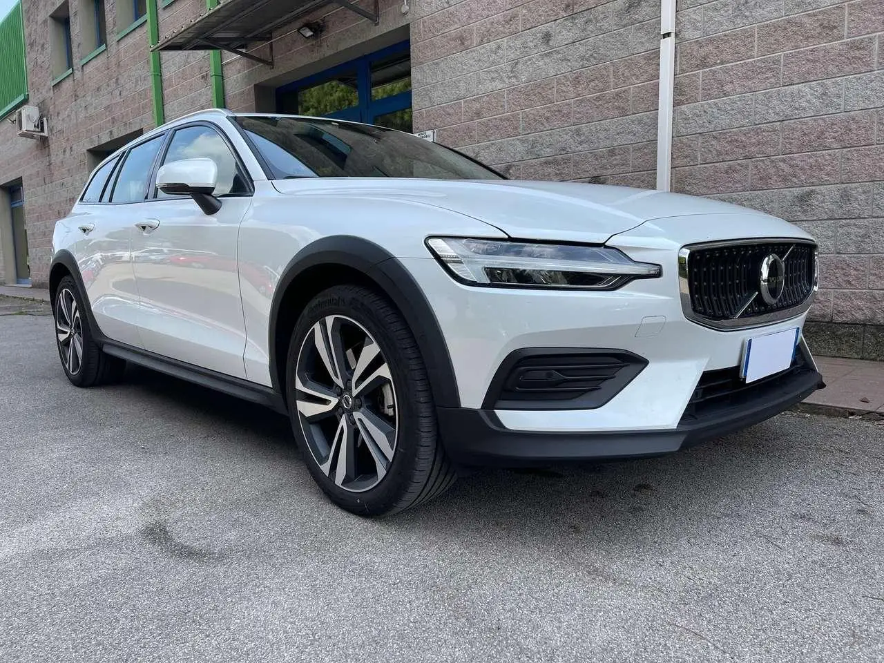 Photo 1 : Volvo V60 2023 Hybride