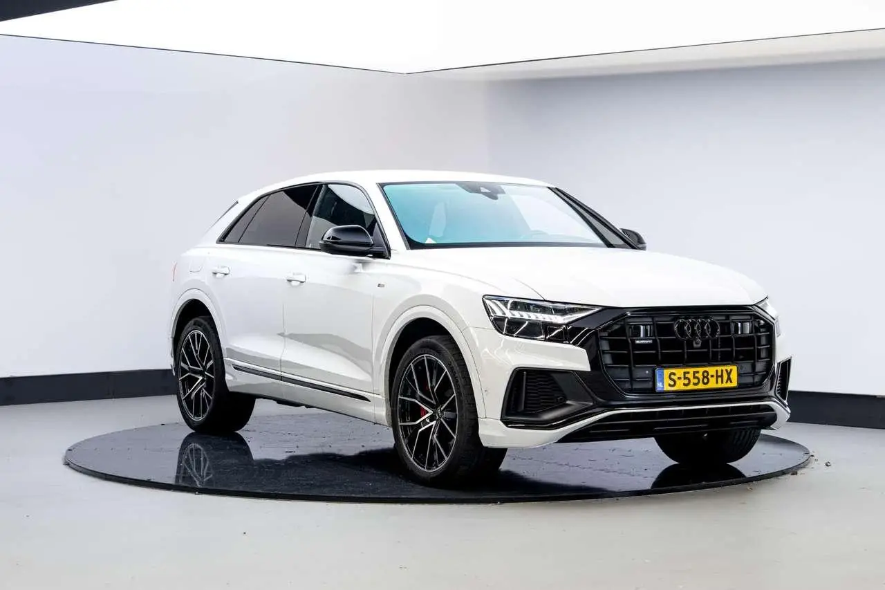 Photo 1 : Audi Q8 2021 Hybride