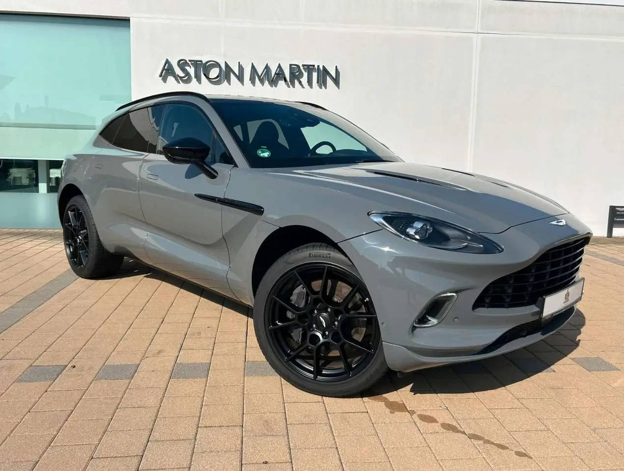 Photo 1 : Aston Martin Dbx 2023 Essence