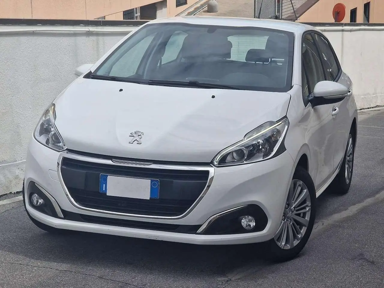 Photo 1 : Peugeot 208 2017 Essence