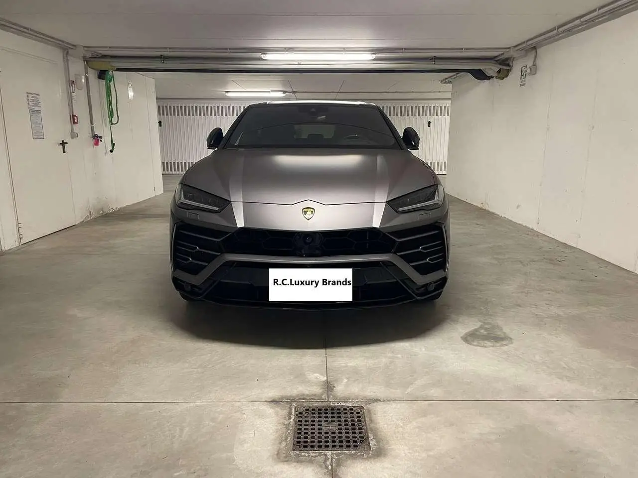 Photo 1 : Lamborghini Urus 2021 Petrol