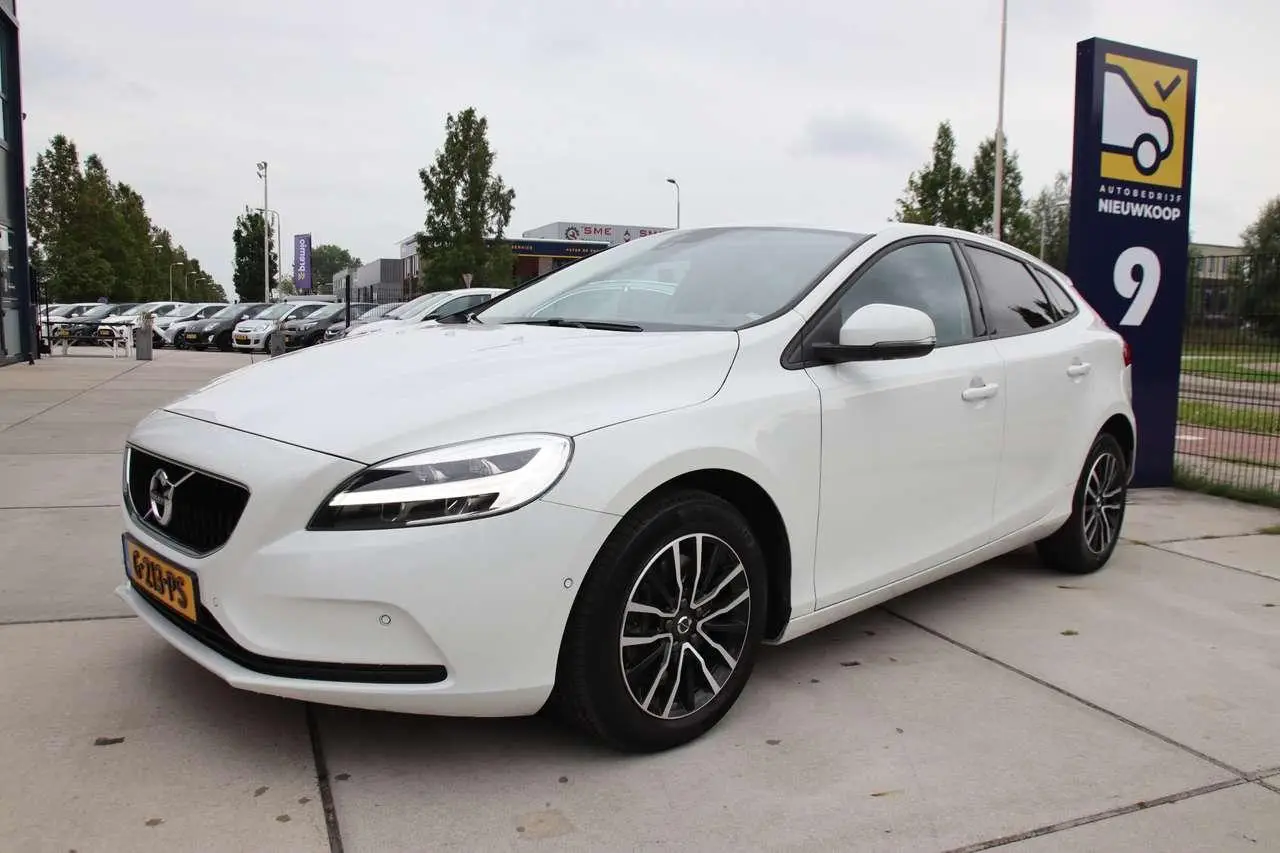 Photo 1 : Volvo V40 2019 Petrol