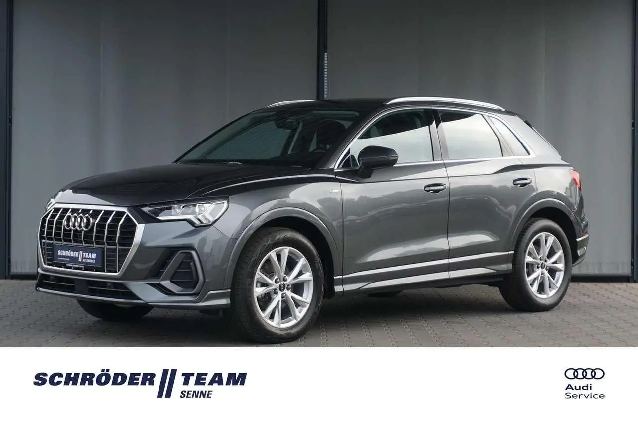 Photo 1 : Audi Q3 2023 Petrol