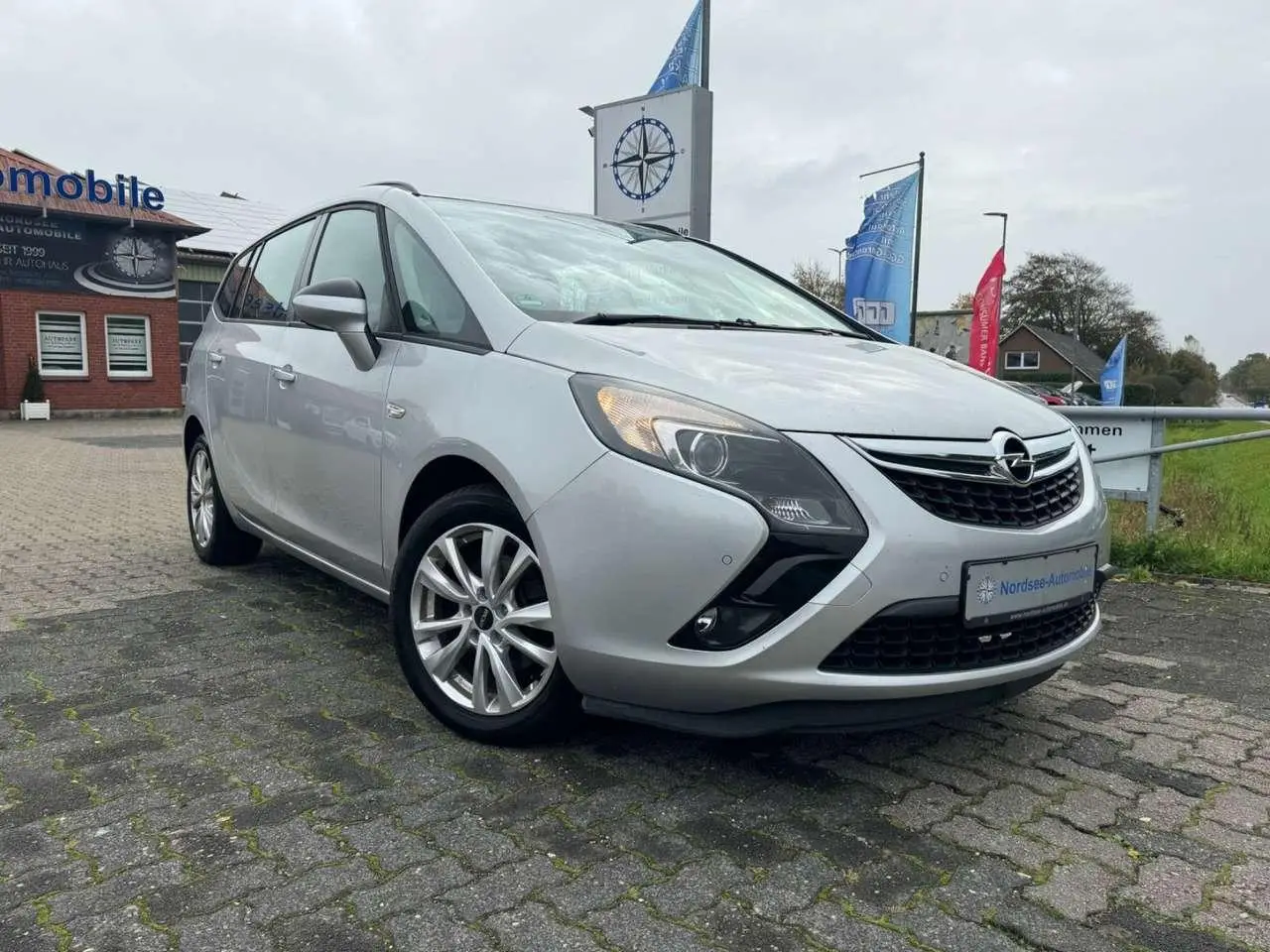 Photo 1 : Opel Zafira 2016 Petrol