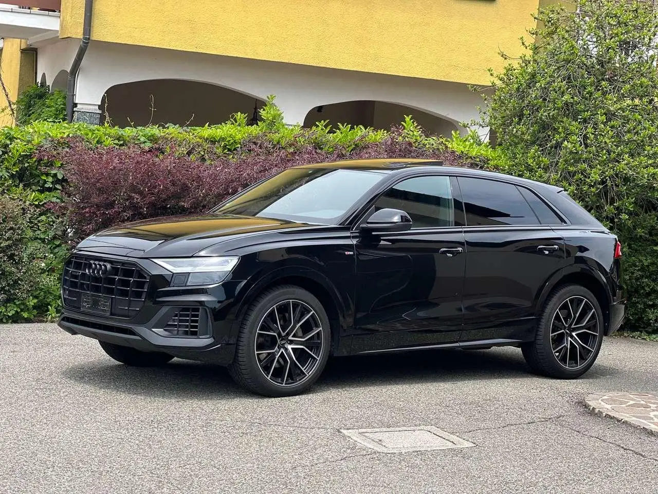 Photo 1 : Audi Q8 2020 Hybrid