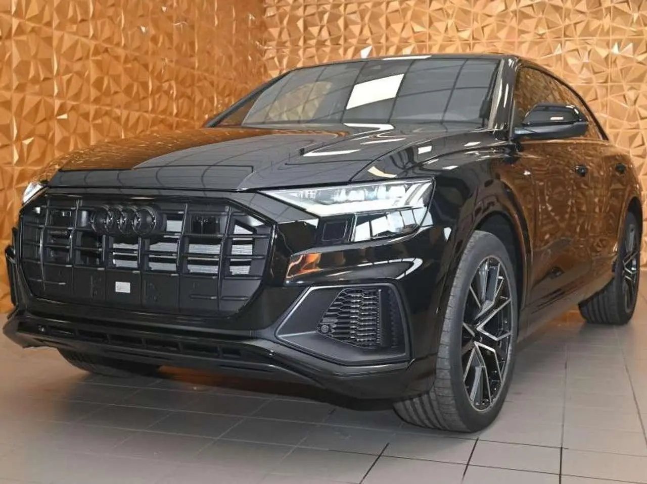 Photo 1 : Audi Q8 2024 Hybride