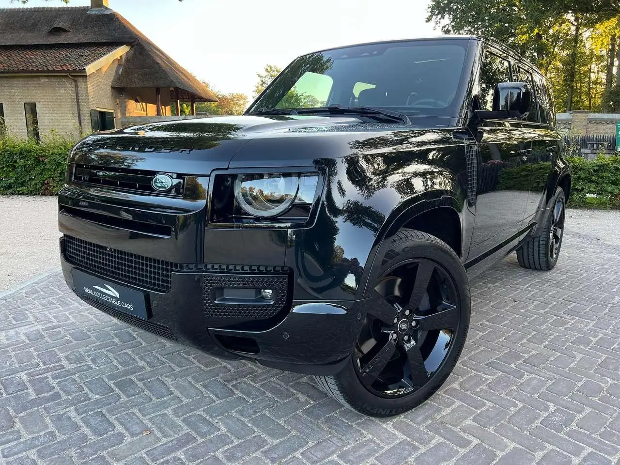 Photo 1 : Land Rover Defender 2024 Hybrid