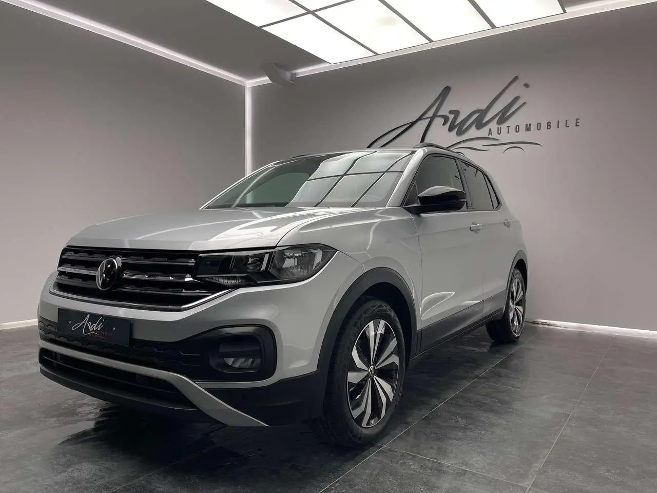 Photo 1 : Volkswagen T-cross 2023 Essence