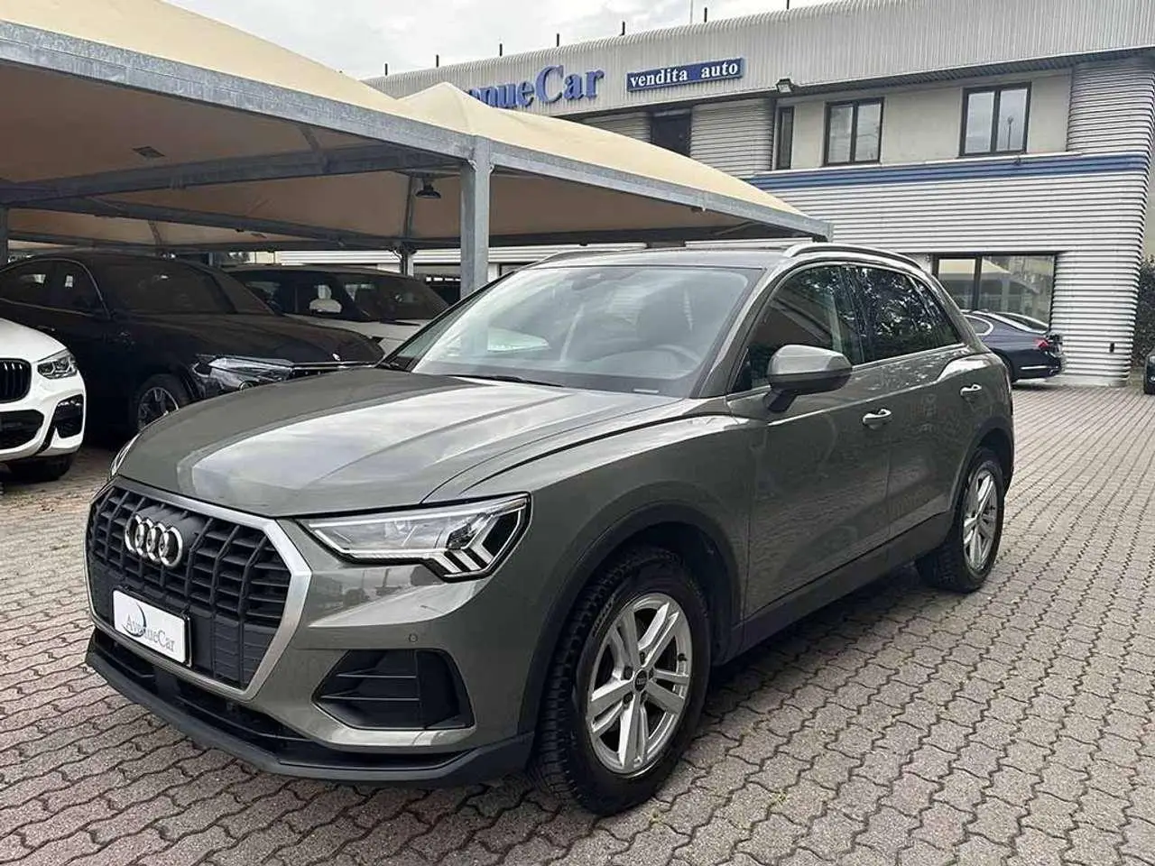 Photo 1 : Audi Q3 2021 Petrol