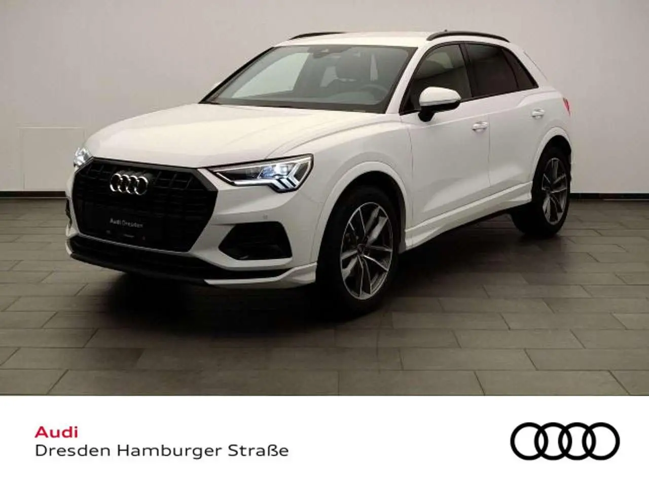 Photo 1 : Audi Q3 2024 Petrol