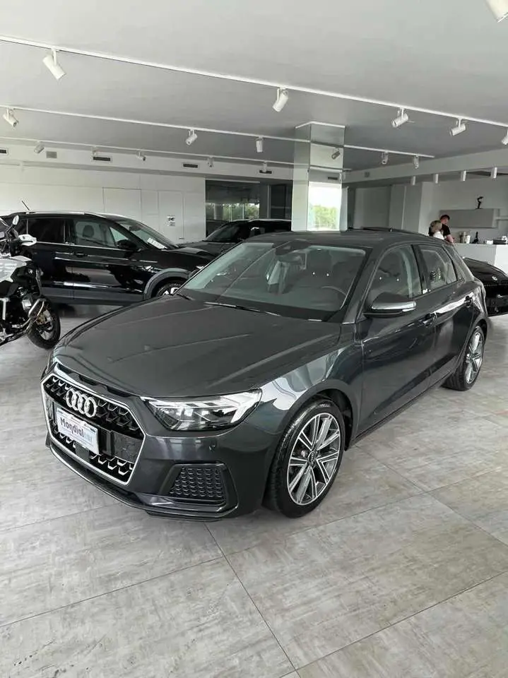 Photo 1 : Audi A1 2021 Essence