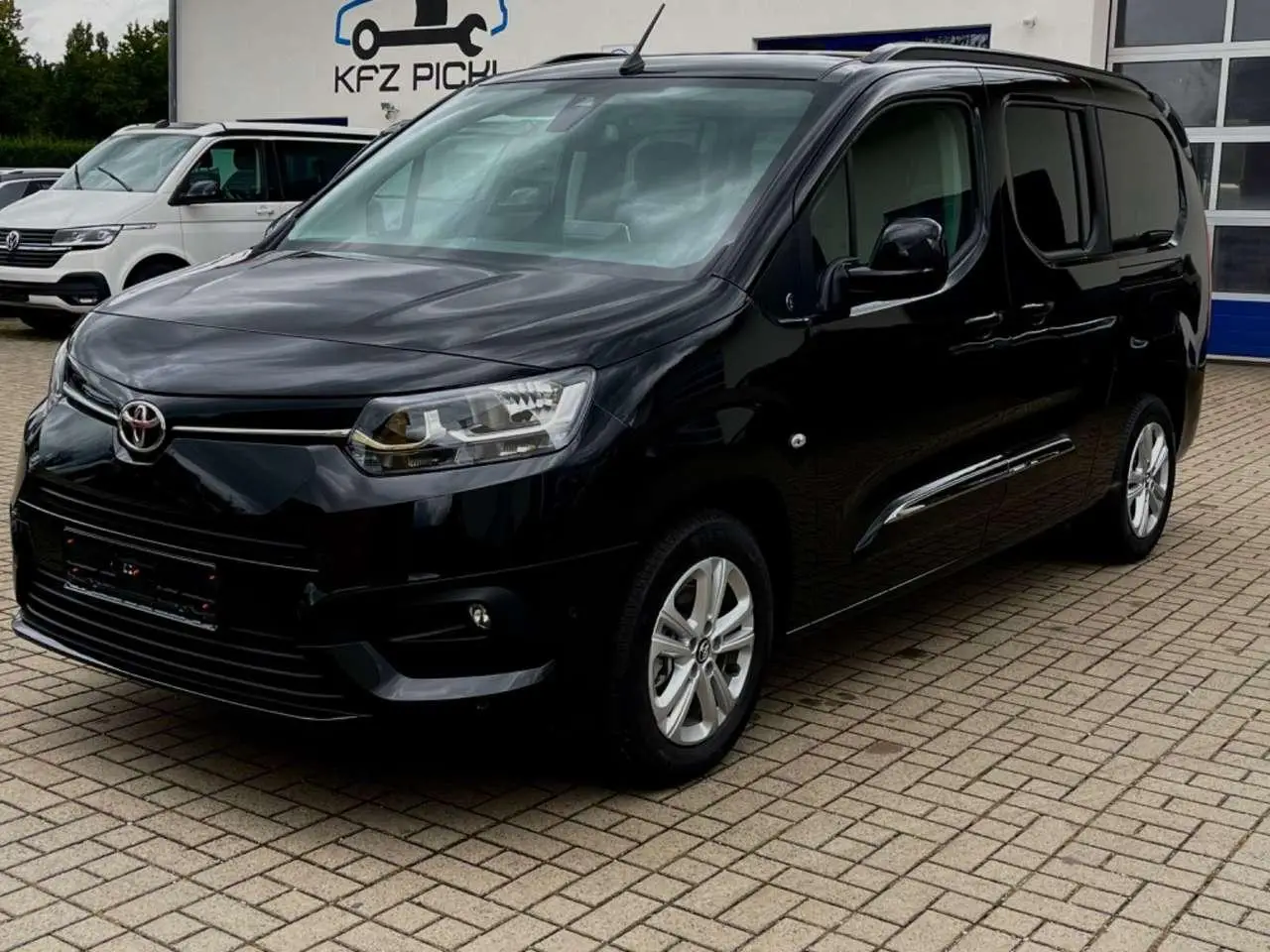 Photo 1 : Toyota Proace 2024 Petrol