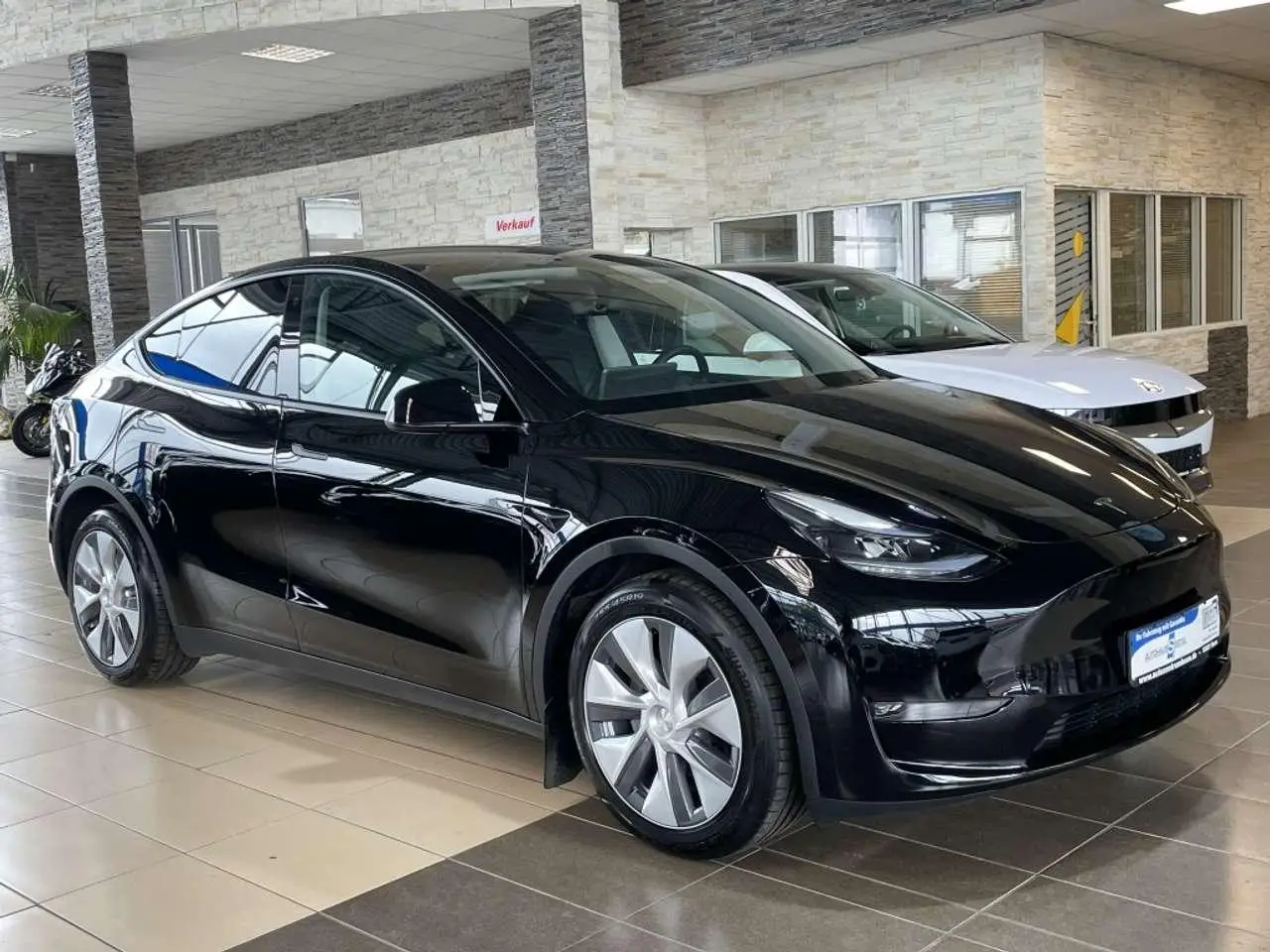 Photo 1 : Tesla Model Y 2023 Électrique