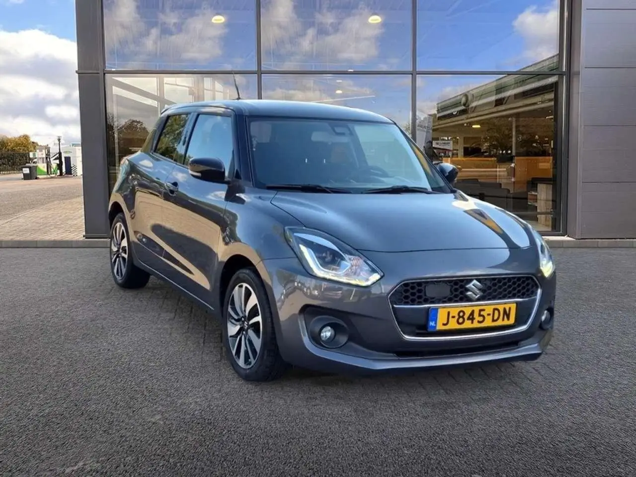 Photo 1 : Suzuki Swift 2020 Petrol