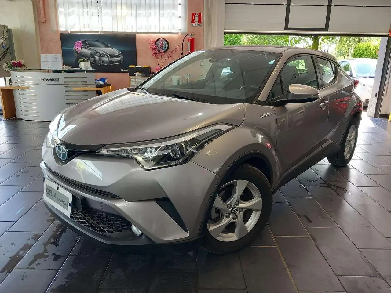 Photo 1 : Toyota C-hr 2018 Hybrid