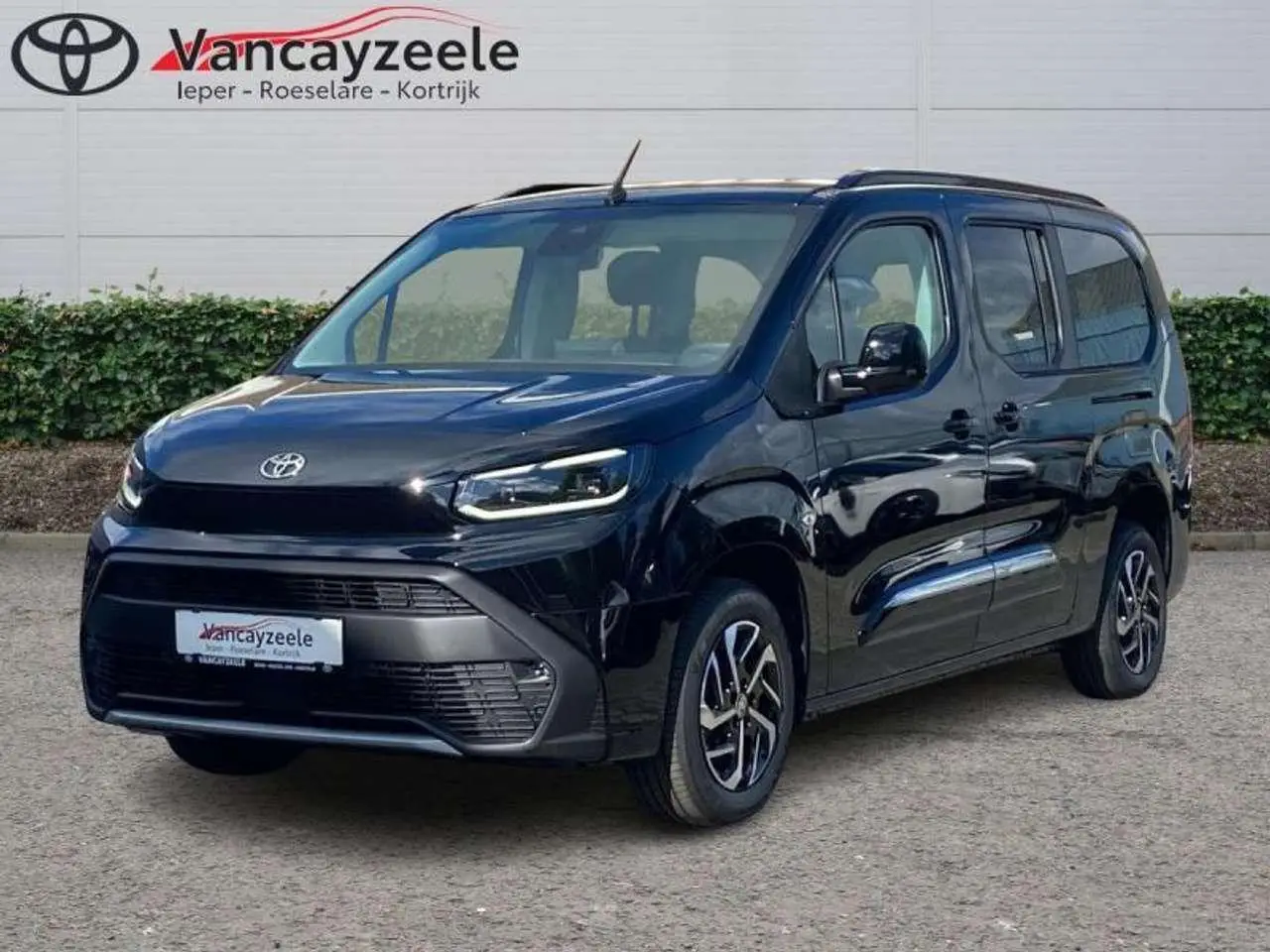 Photo 1 : Toyota Verso 2024 Essence