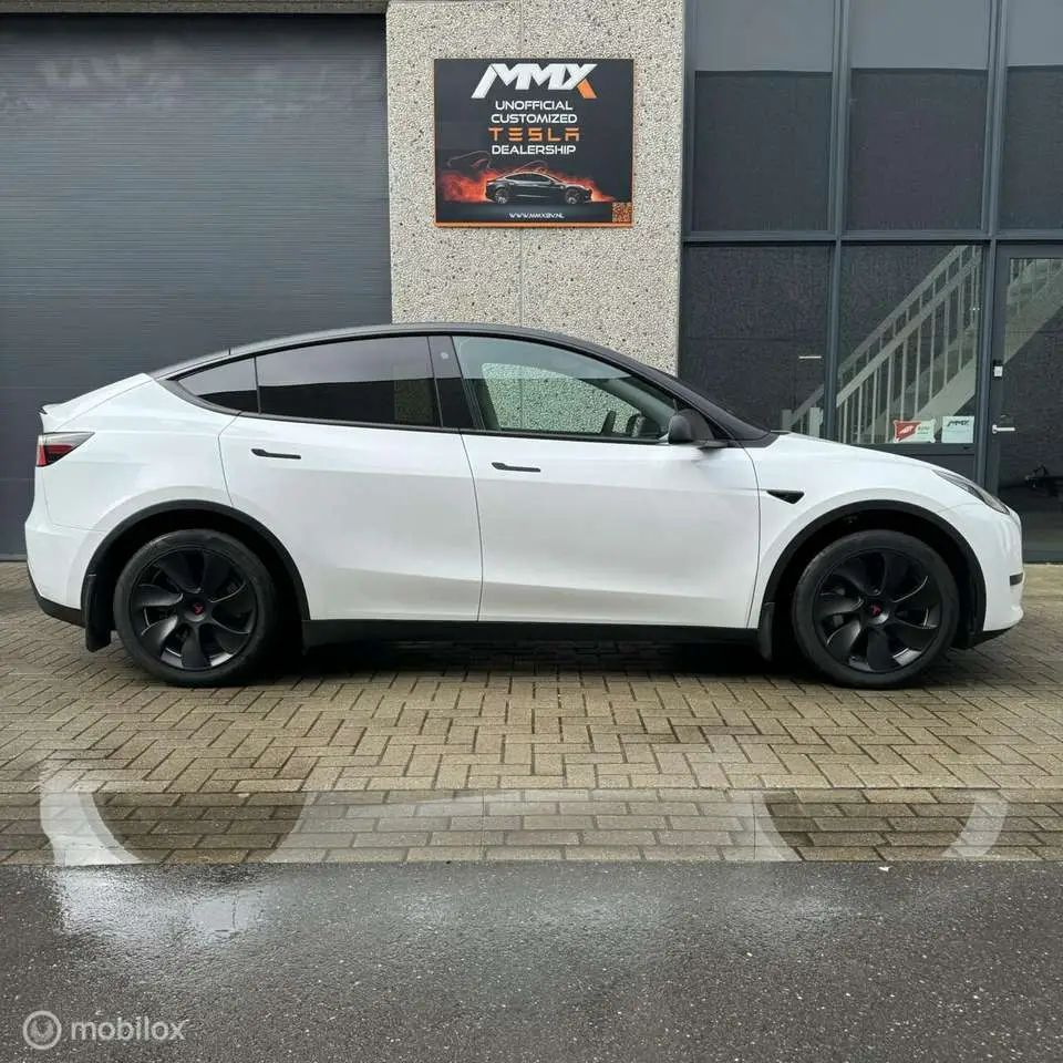 Photo 1 : Tesla Model Y 2023 Électrique